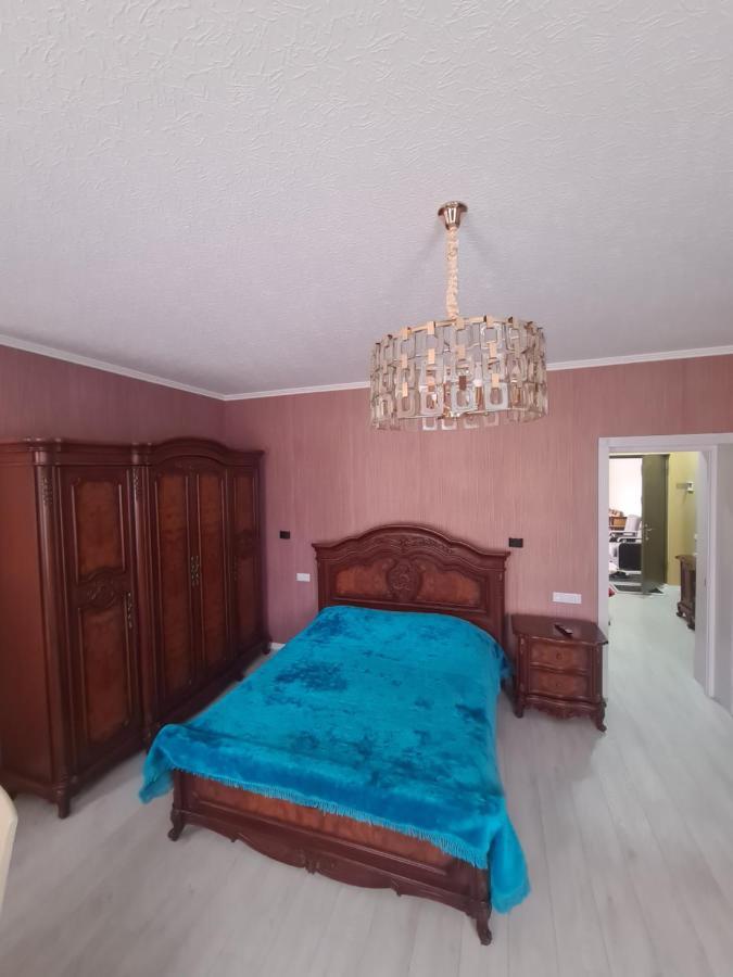 Khorgo Hotel Gori Bagian luar foto