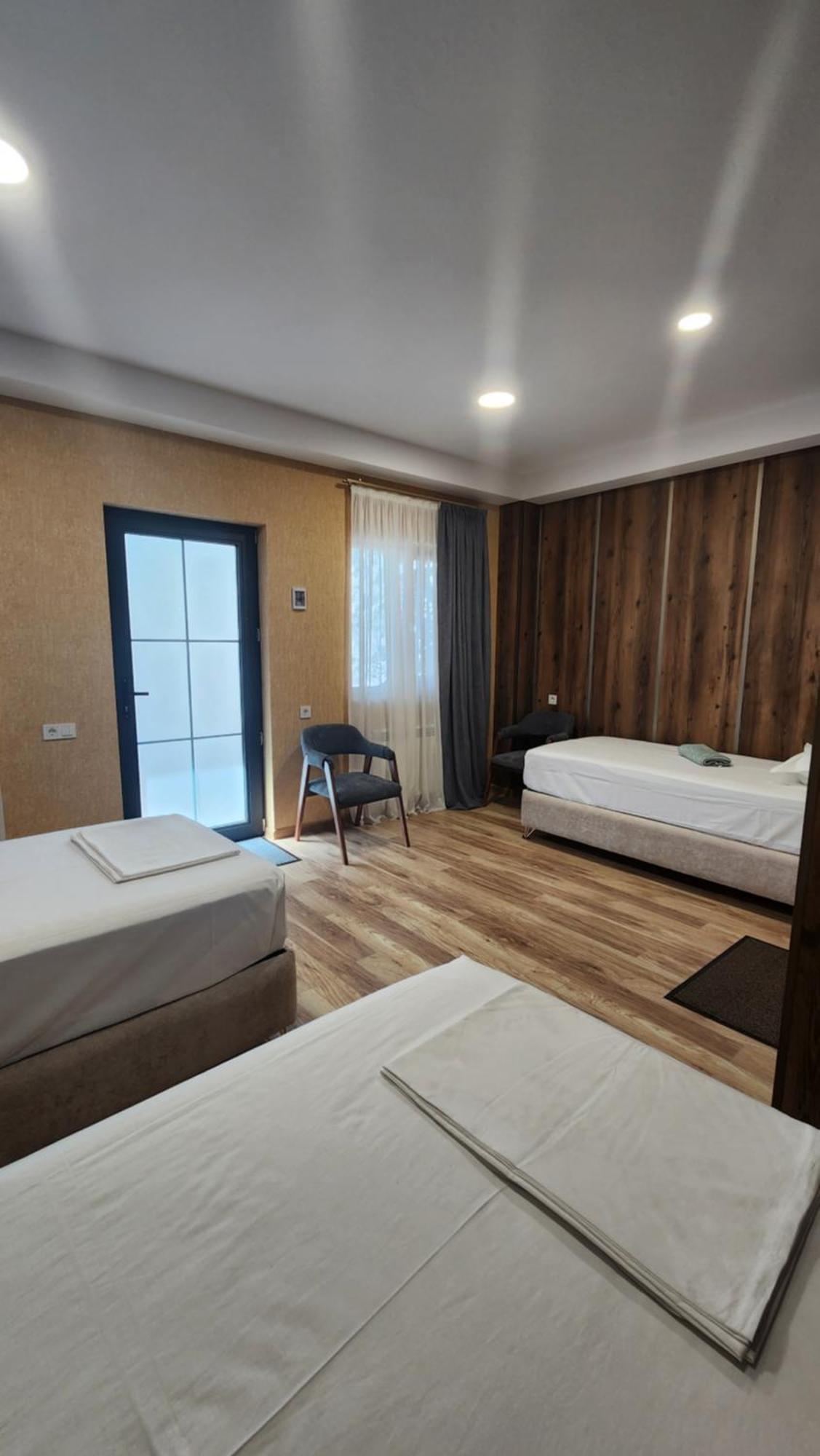 Khorgo Hotel Gori Bagian luar foto