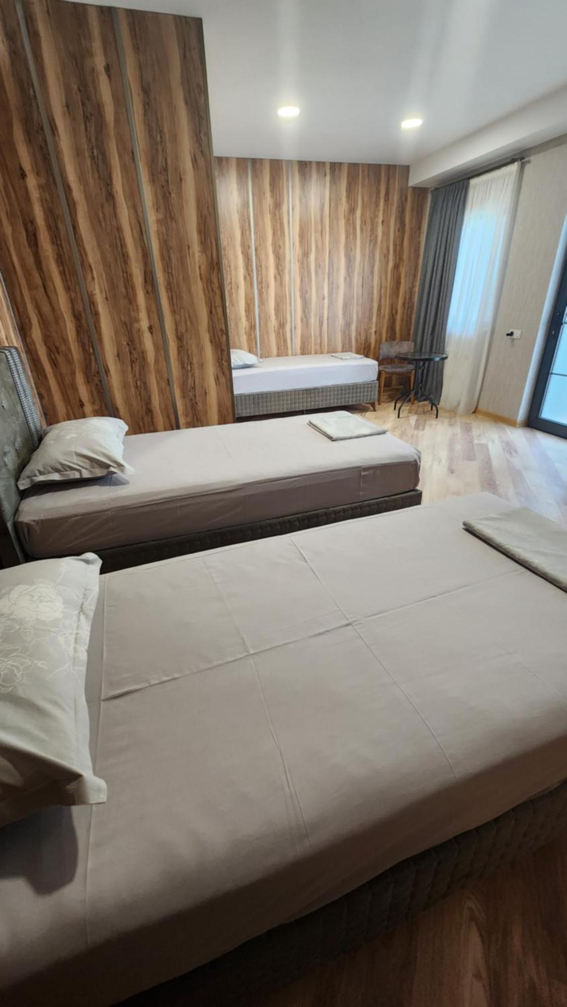 Khorgo Hotel Gori Bagian luar foto