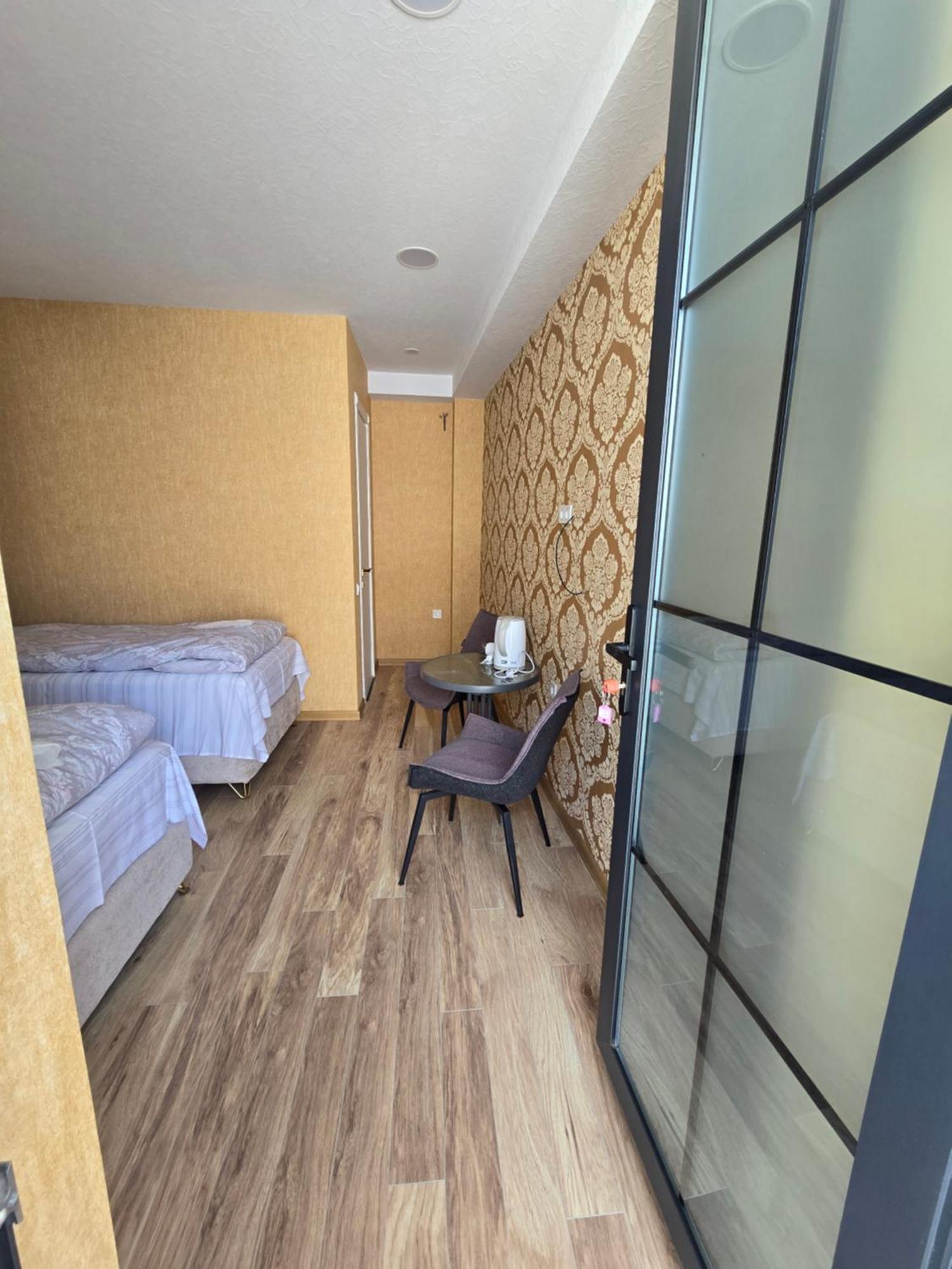 Khorgo Hotel Gori Bagian luar foto