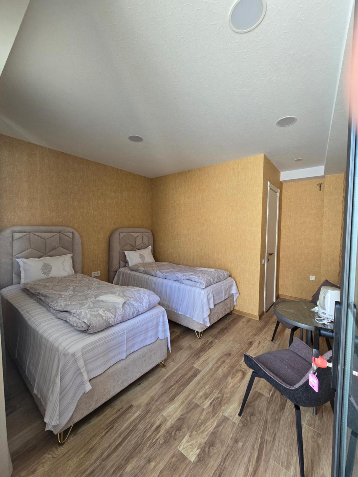 Khorgo Hotel Gori Bagian luar foto