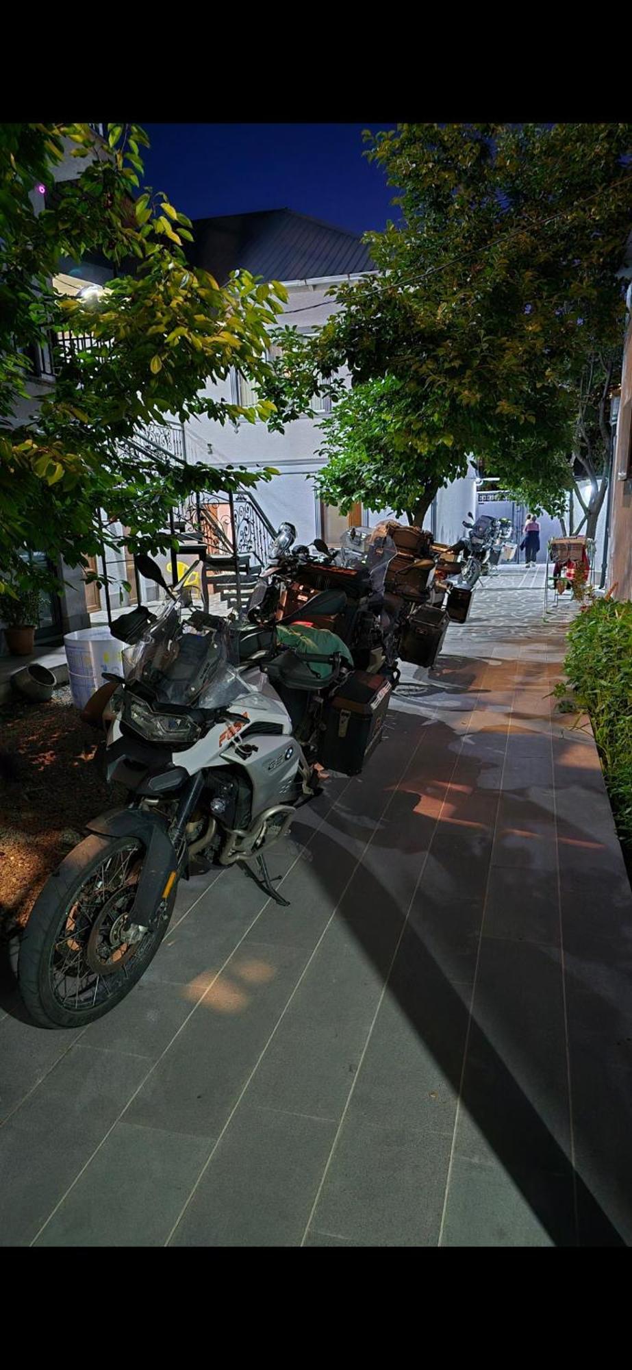 Khorgo Hotel Gori Bagian luar foto