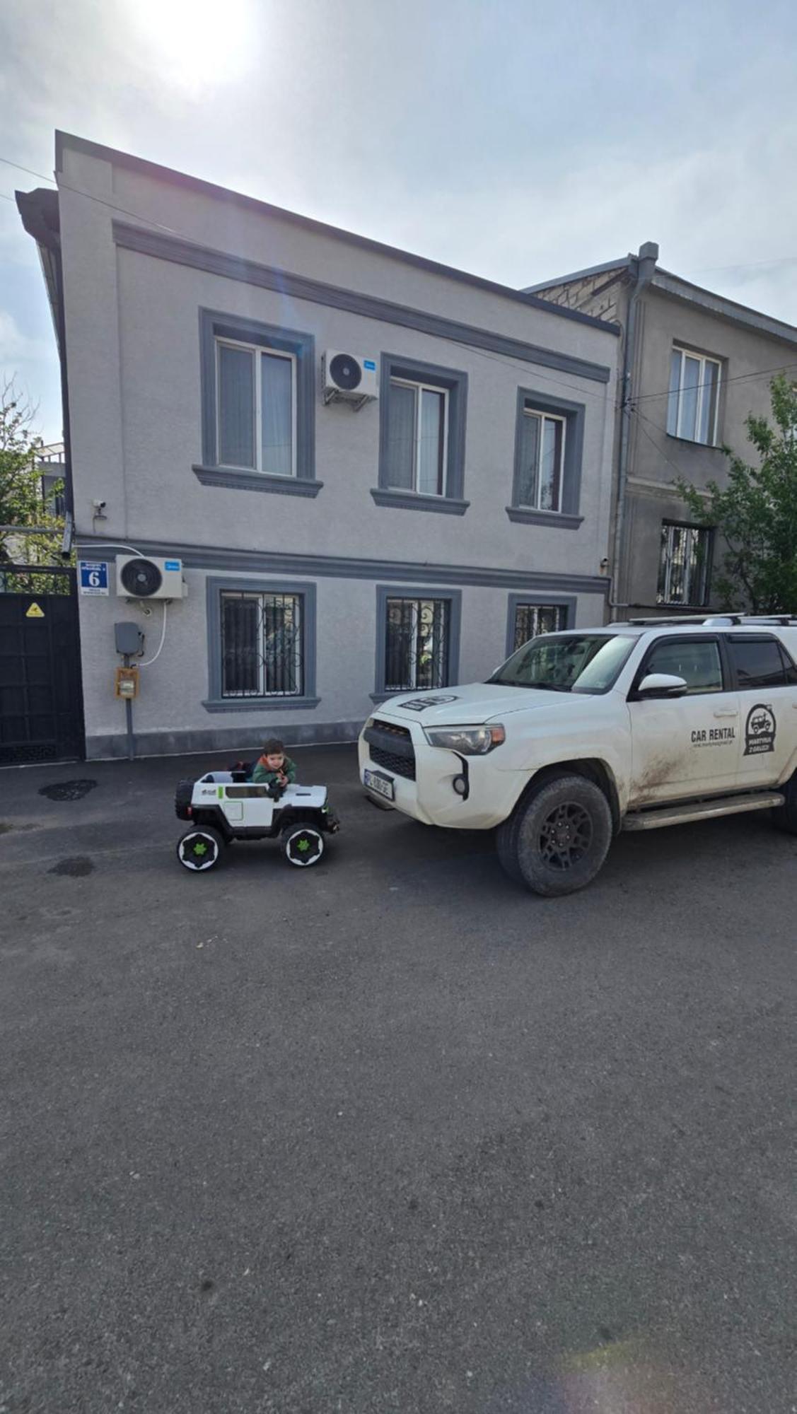 Khorgo Hotel Gori Bagian luar foto